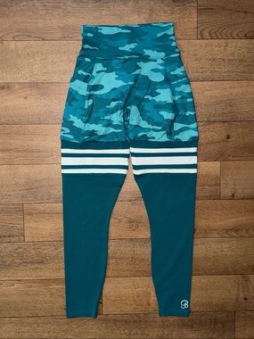 Bombshell Sportswear Size Small Scrunch Butt Thigh High Leggings In Teal Camo S